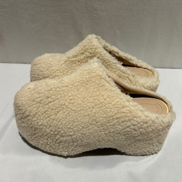 Azalea Wang Faux Sherling Platform Clogs Womens 6 Cream Fuzzy Teddy Mules Chunky - Picture 2 of 8